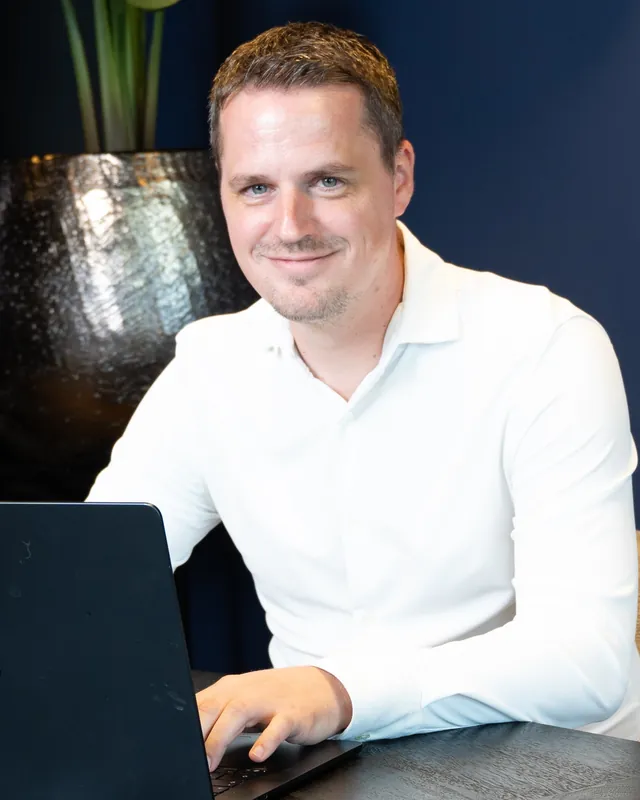 André